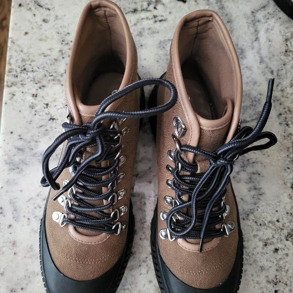 Coconuts by Matisse Tan and Black Ankle Boots - Picture 1 of 4